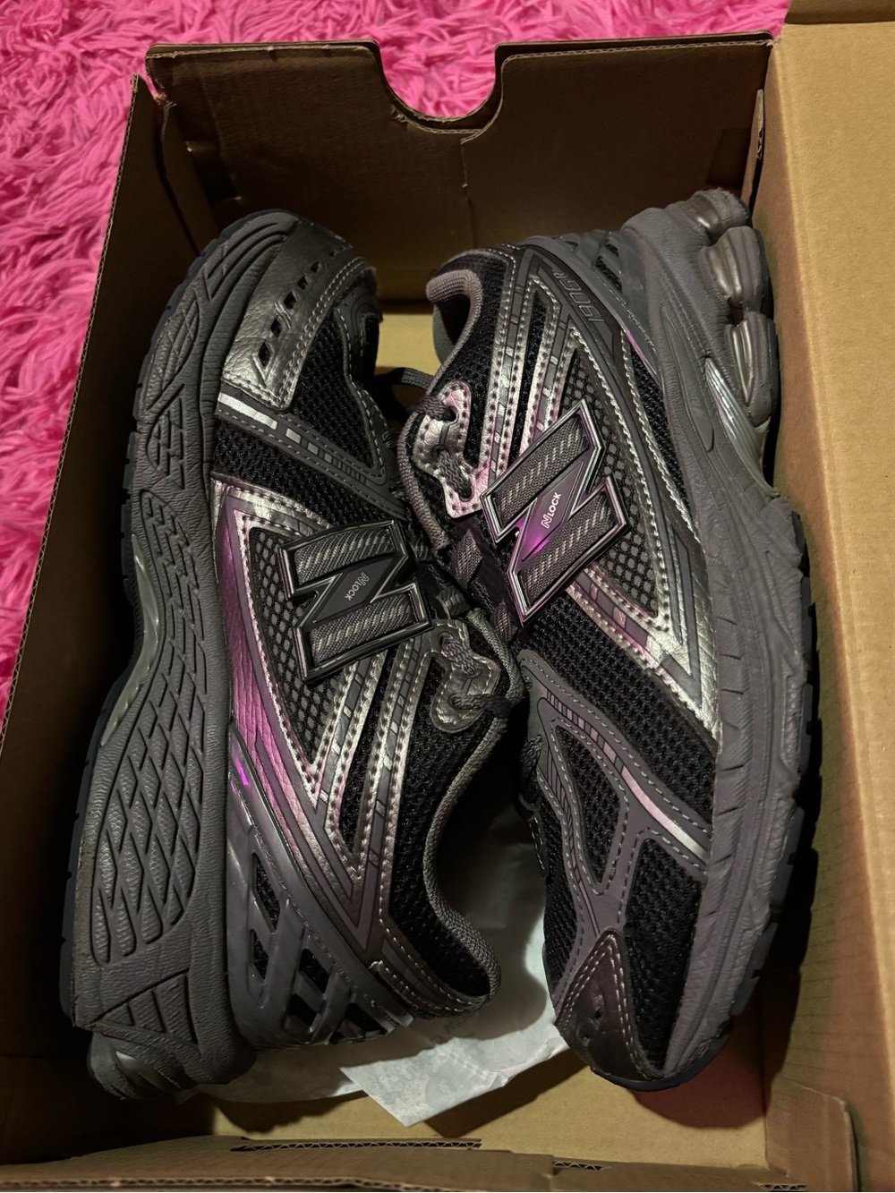 New Balance 1906 Phantom Black and Silver Metallic Trainer/Size 6 1/2